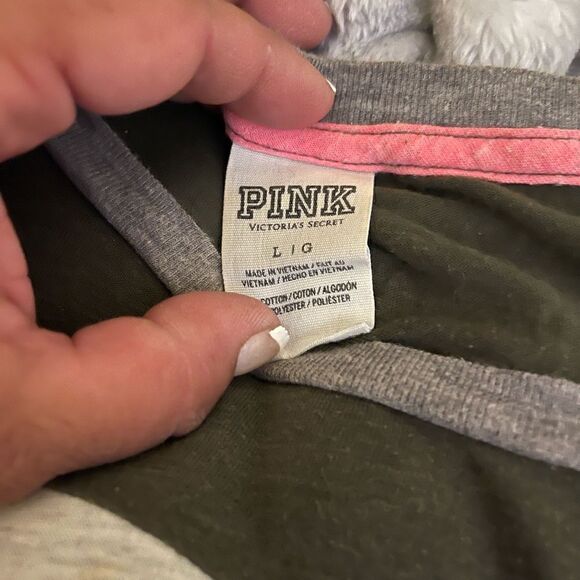 Vintage og VS Pink
Baseball style tee/top/shirt.blouse - Picture 2 of 3